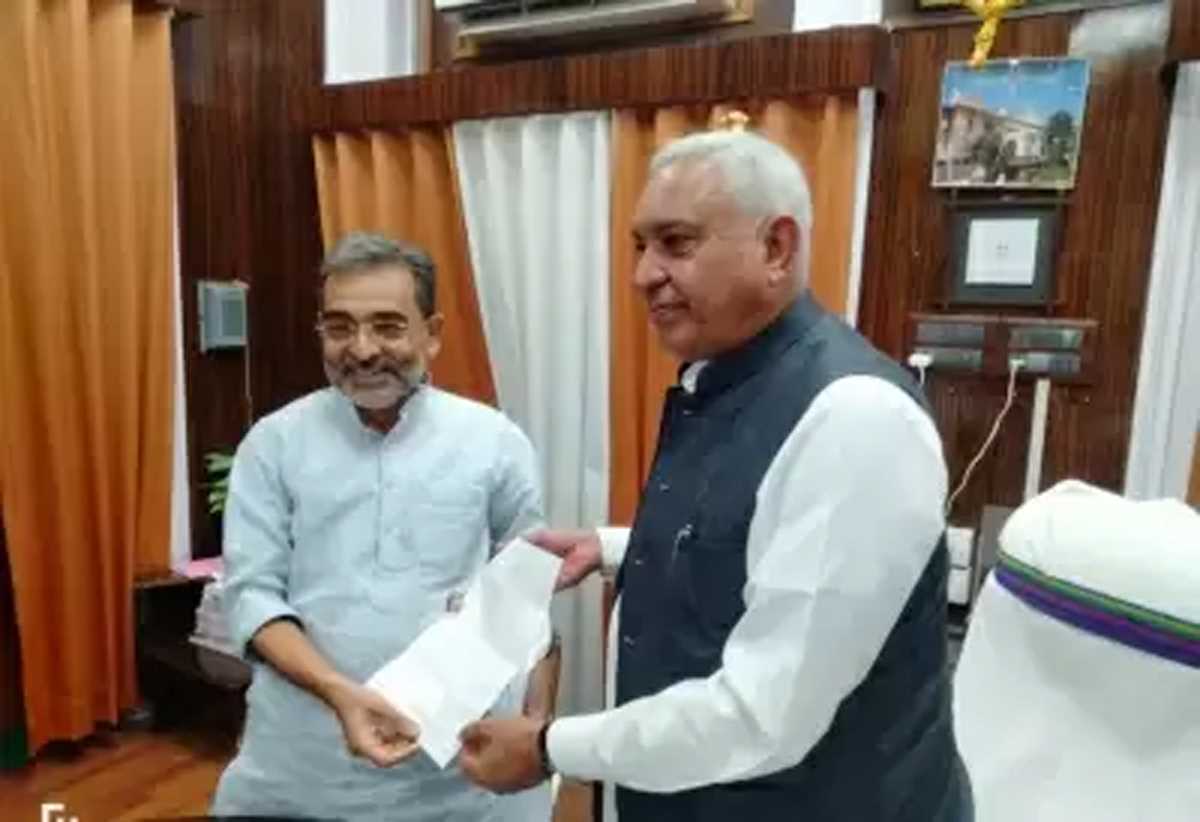 बिहार : नई पार्टी बना चुके उपेंद्र कुशवाहा ने विधान परिषद की सदस्यता से दिया इस्तीफा बिहार : नई पार्टी बना चुके उपेंद्र कुशवाहा ने विधान परिषद की सदस्यता से दिया इस्तीफा